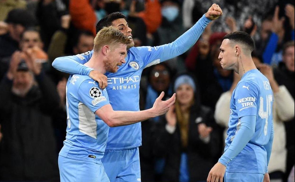 Foden y De Bruyne desequilibran una batalla táctica entre estilos