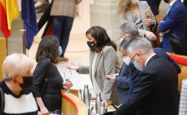 Andreu se resiste a destituir a la consejera Romero