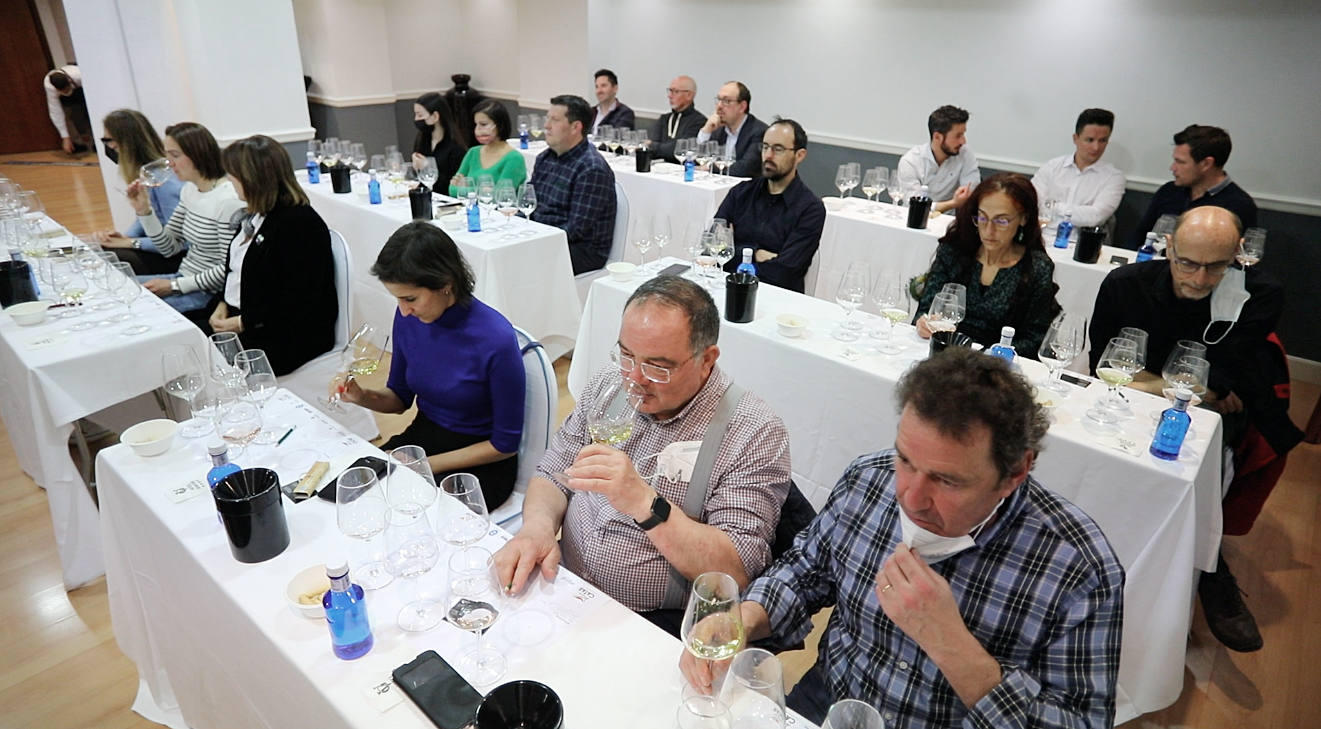 Bodegas Señorío de Villarrica presentó para el club de catas de lomejordelvinoderioja.com las últimas novedades de la bodega familiar de San Asensio y Hervías. 