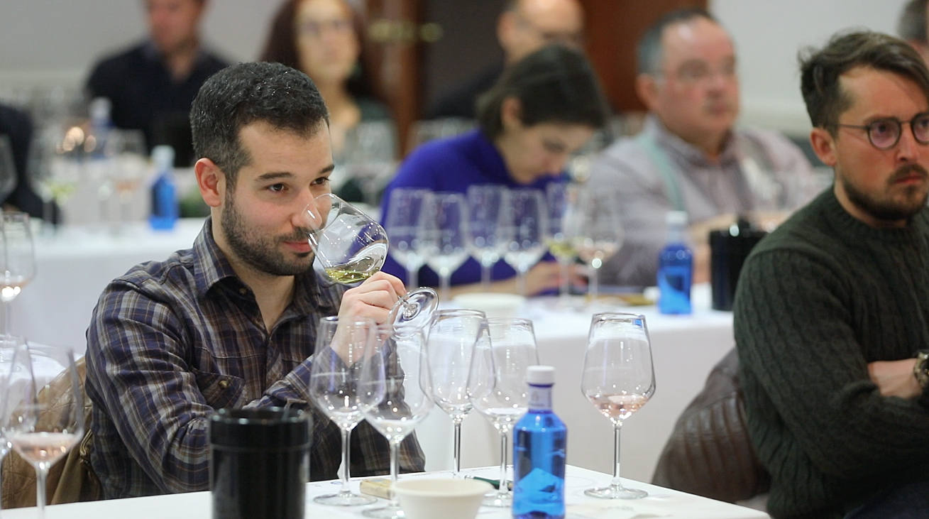 Bodegas Señorío de Villarrica presentó para el club de catas de lomejordelvinoderioja.com las últimas novedades de la bodega familiar de San Asensio y Hervías. 