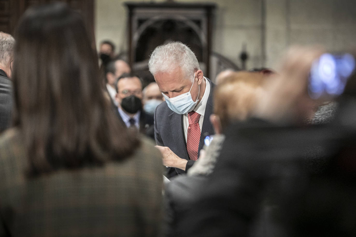 Fotos: Emoción en la limpieza del Cristo del Santo Sepulcro