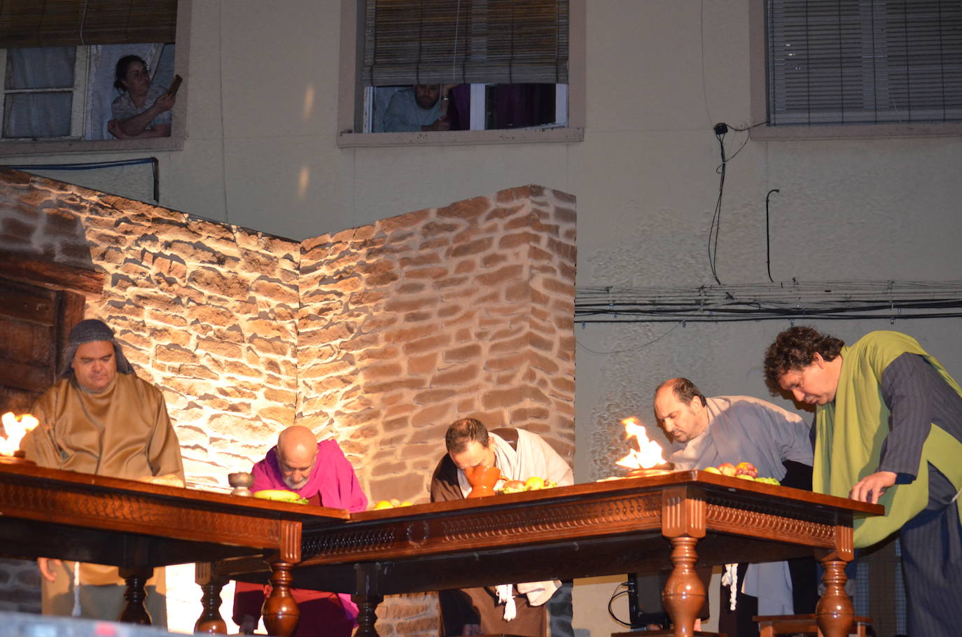 Paso Viviente puso en escena la noche del Jueves Santo la muerte y resurrección de Jesucristo ante miles de personas. 