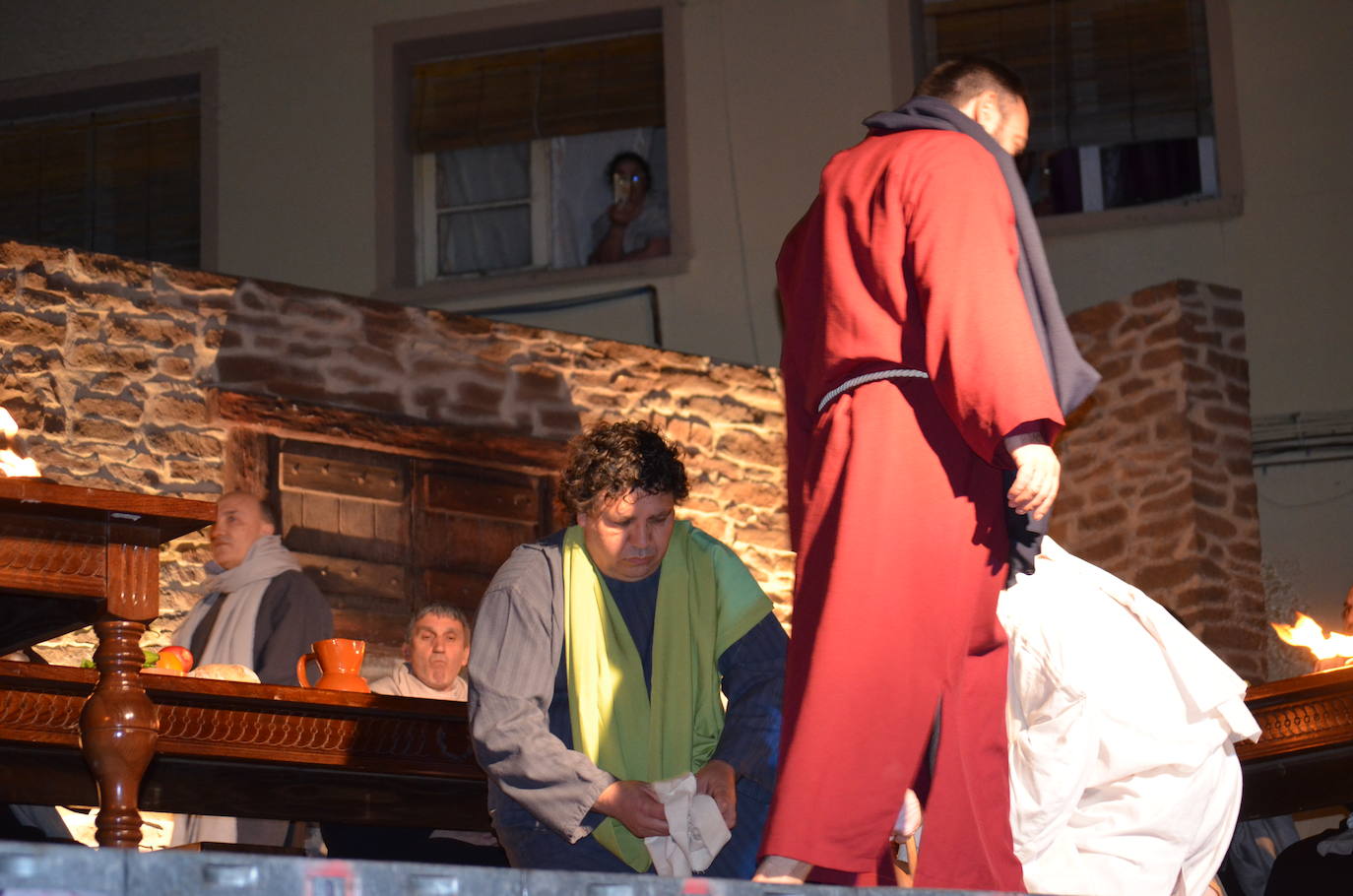 Paso Viviente puso en escena la noche del Jueves Santo la muerte y resurrección de Jesucristo ante miles de personas. 