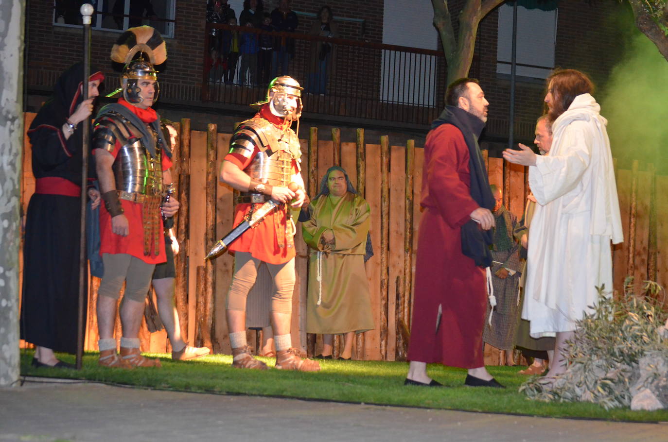 Paso Viviente puso en escena la noche del Jueves Santo la muerte y resurrección de Jesucristo ante miles de personas. 