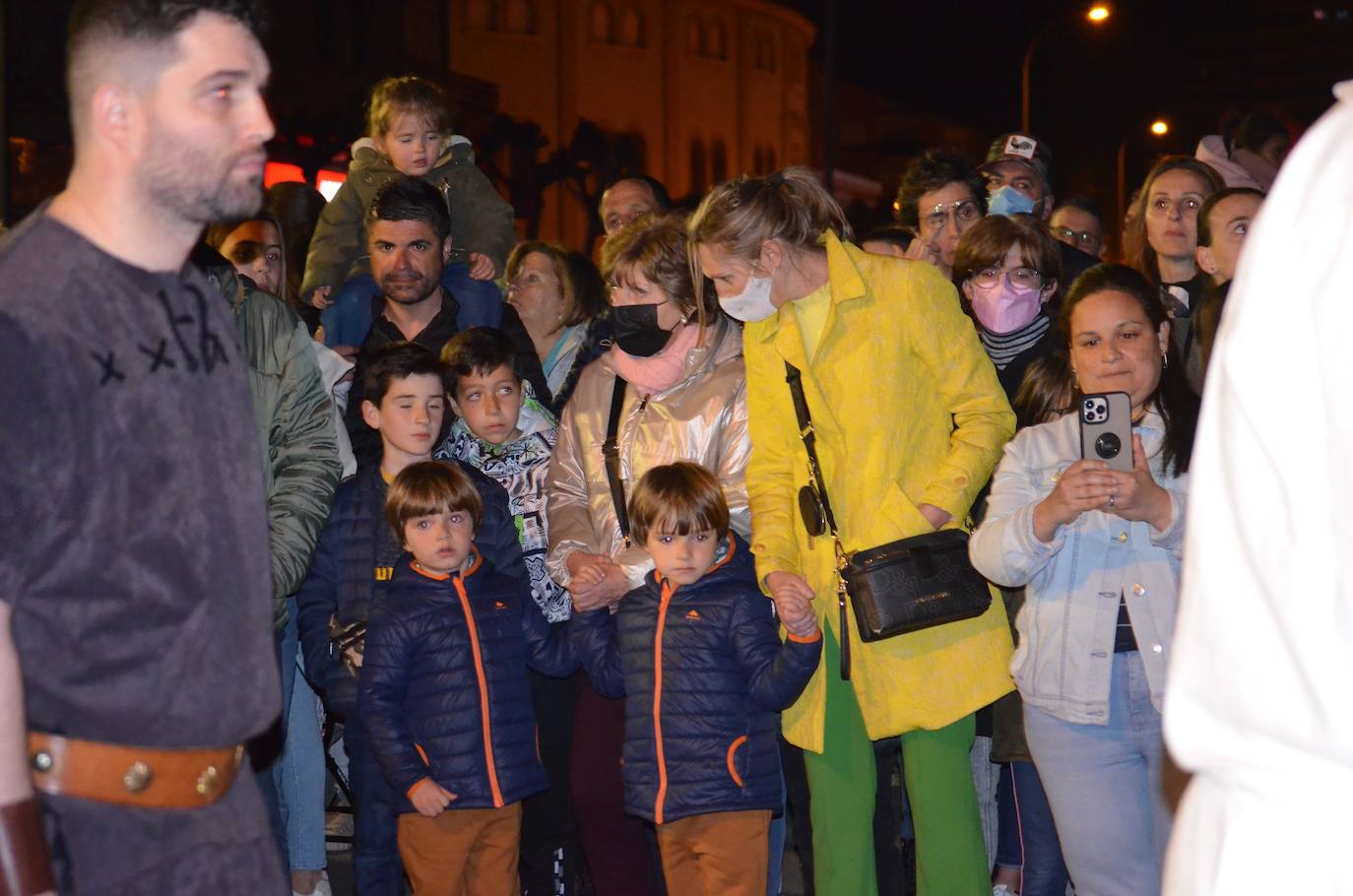 Paso Viviente puso en escena la noche del Jueves Santo la muerte y resurrección de Jesucristo ante miles de personas. 