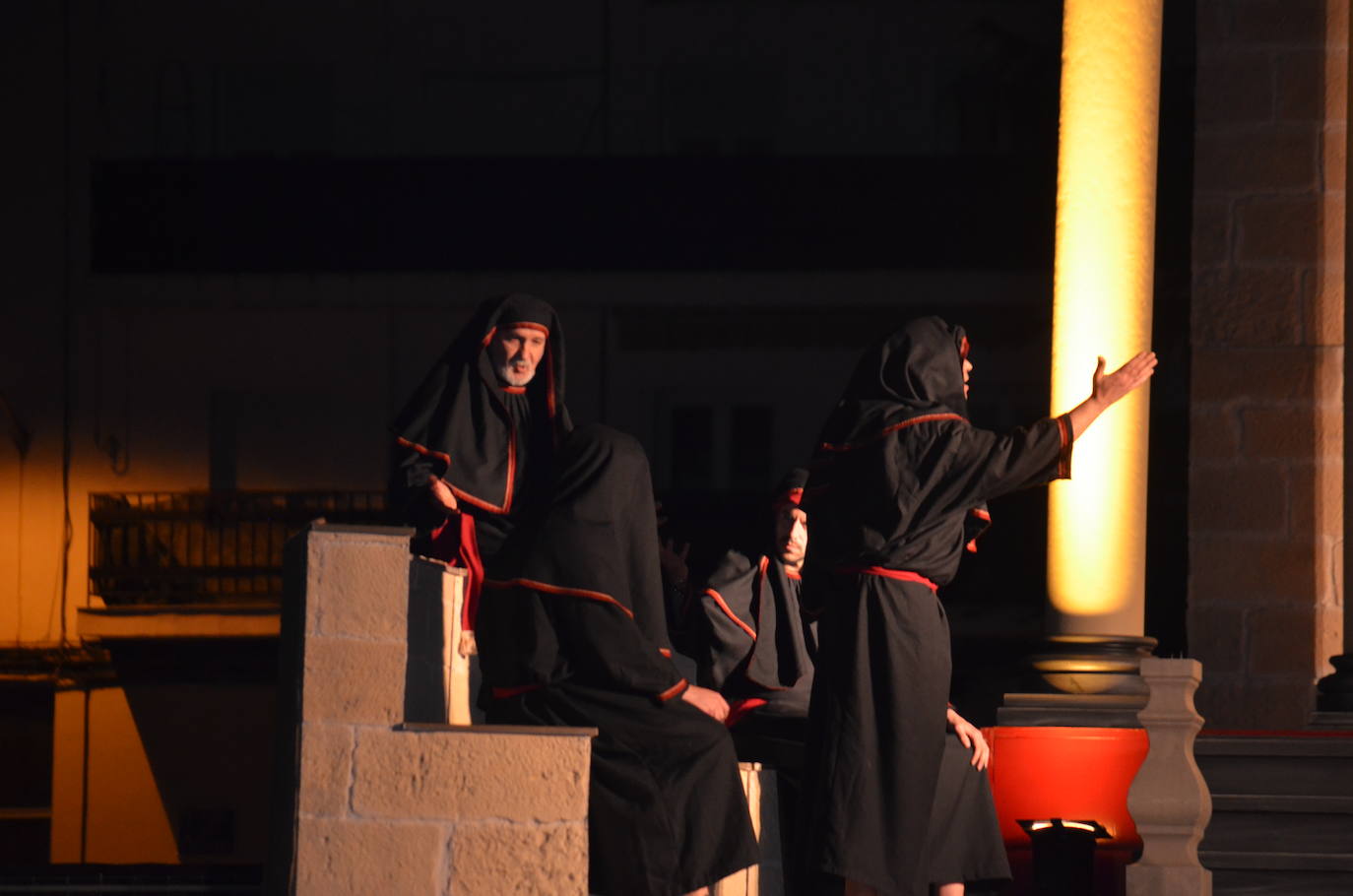 Paso Viviente puso en escena la noche del Jueves Santo la muerte y resurrección de Jesucristo ante miles de personas. 