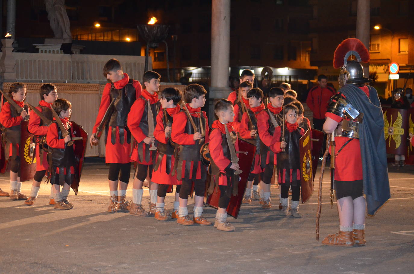 Paso Viviente puso en escena la noche del Jueves Santo la muerte y resurrección de Jesucristo ante miles de personas. 