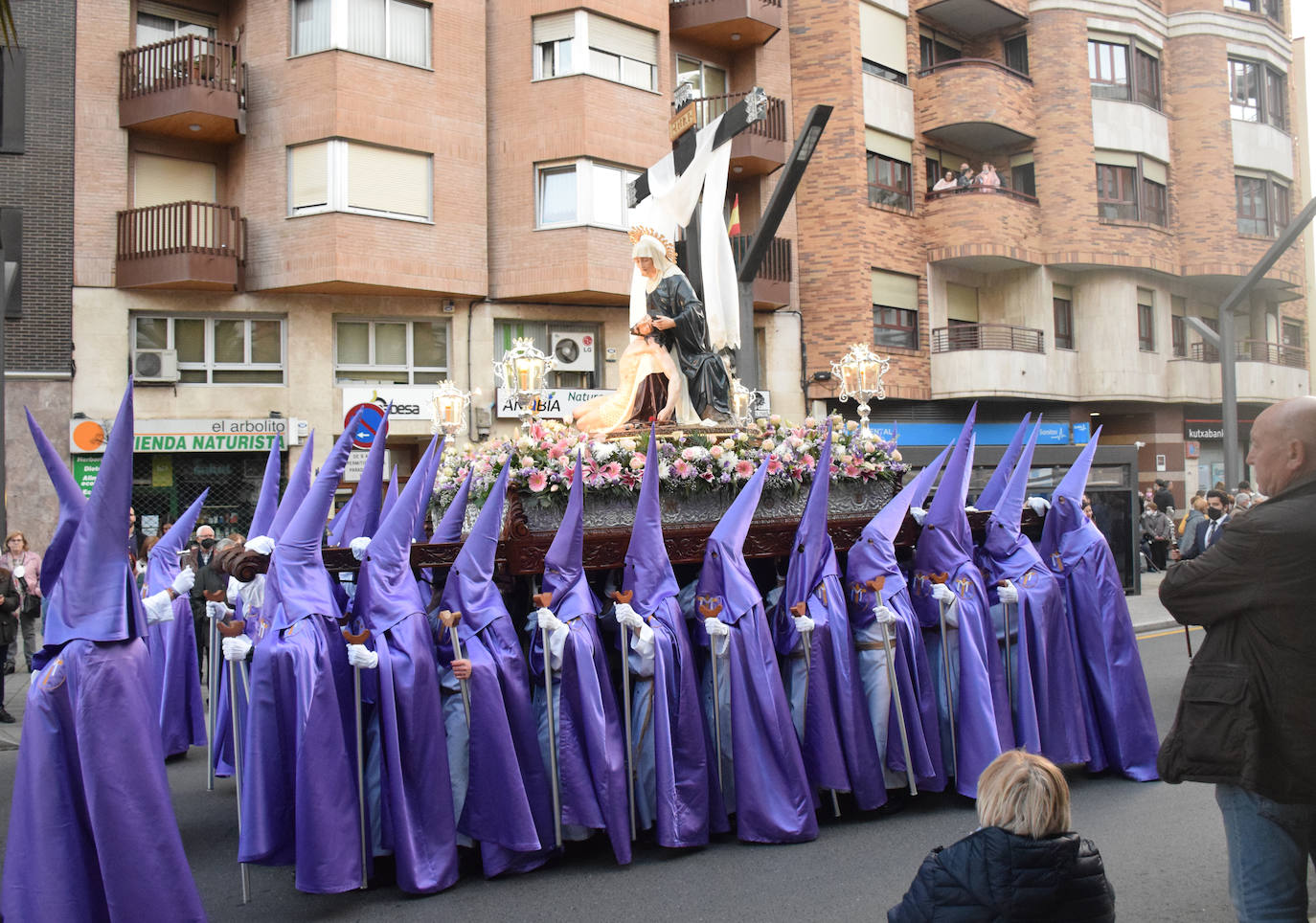 Fotos: Vía Crucis de la Cofradía de Nuestra Señora de la Piedad