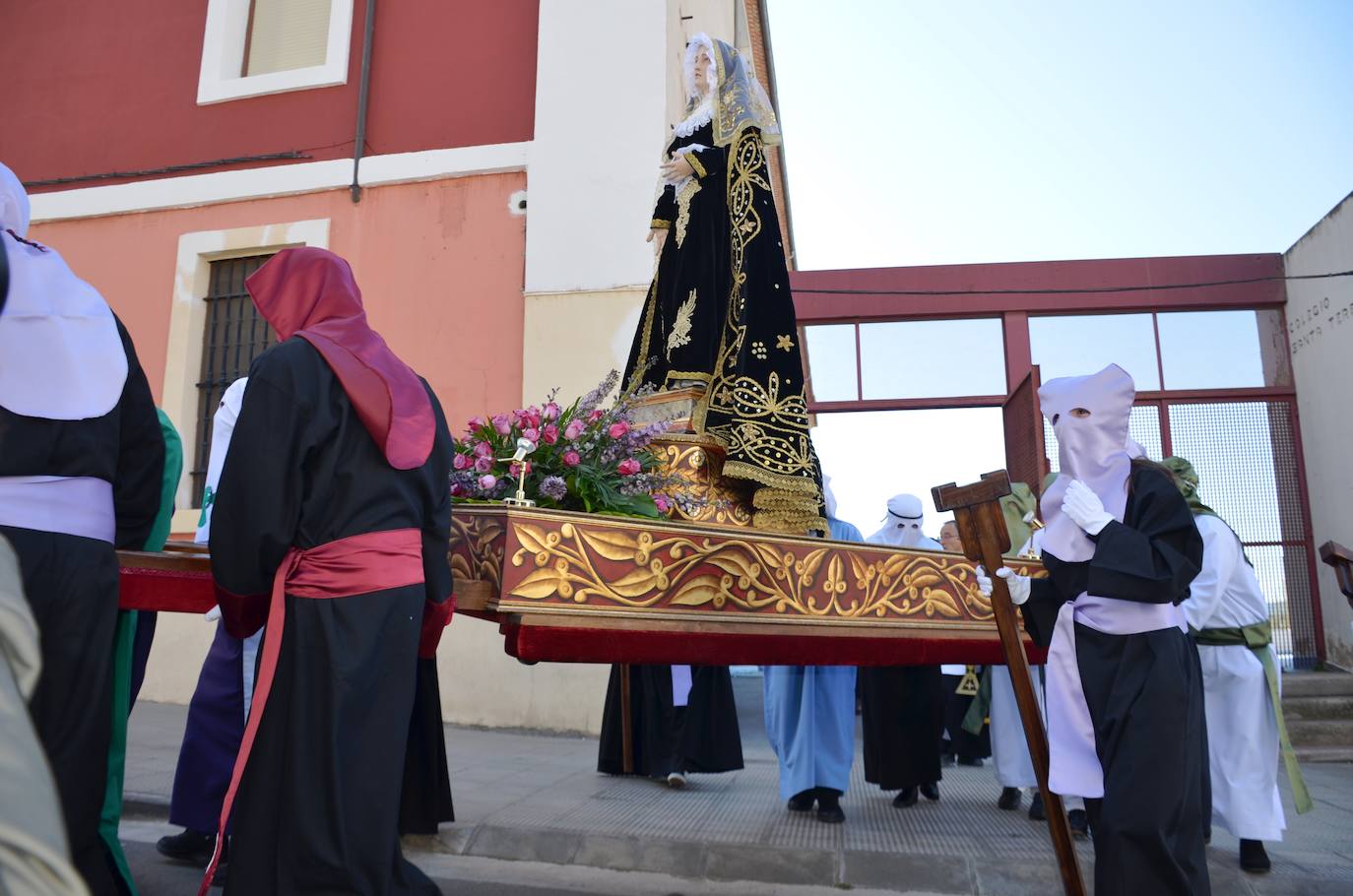 Esta procesión está dedicada a las mujeres maltratadas. 