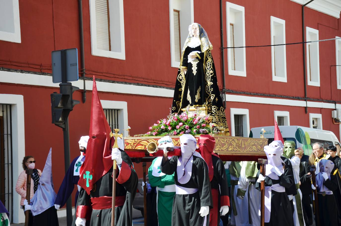 Esta procesión está dedicada a las mujeres maltratadas. 