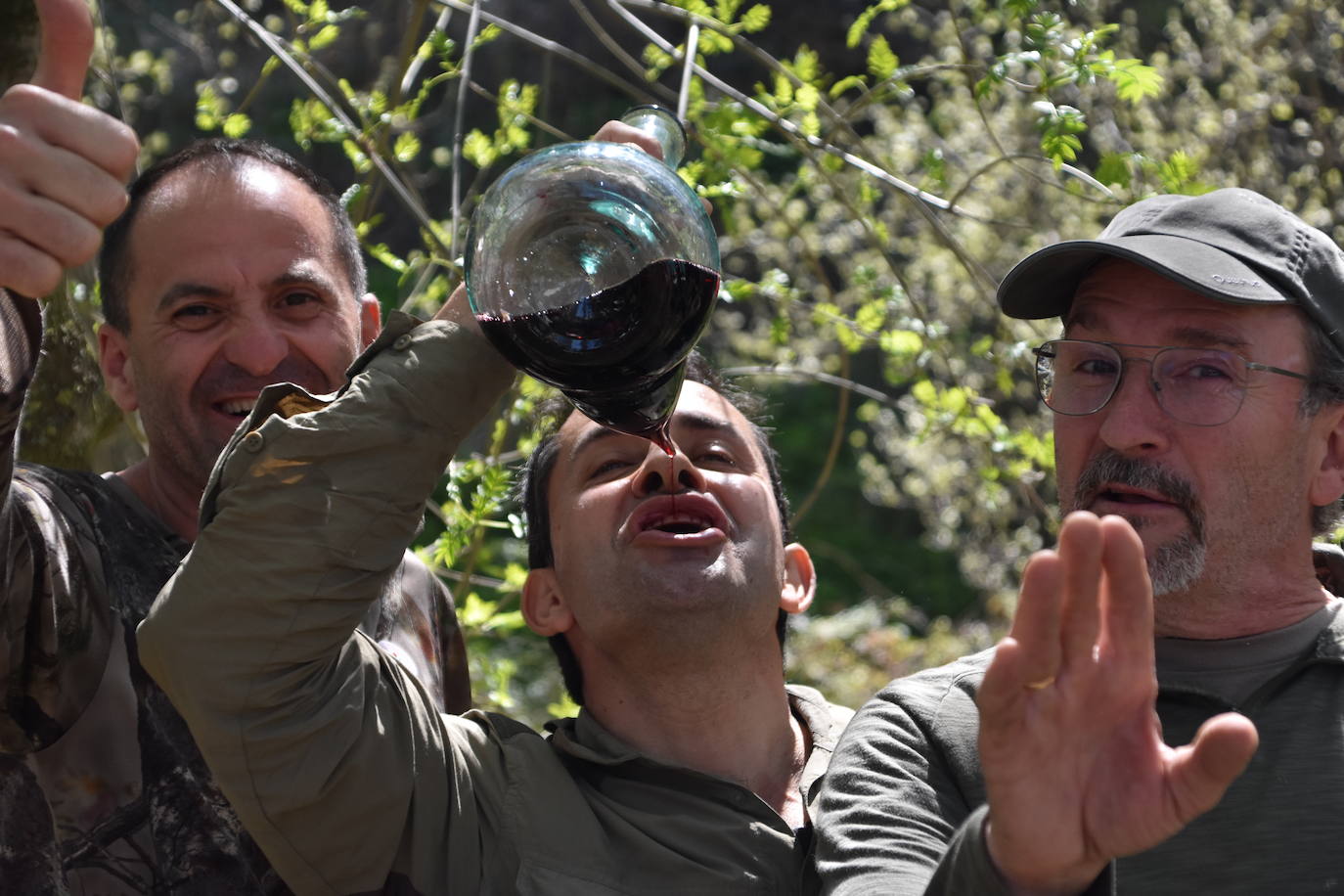El prado de Clunia de Aguilar se llenó de familias y cuadrillas disfrutando juntos del día.