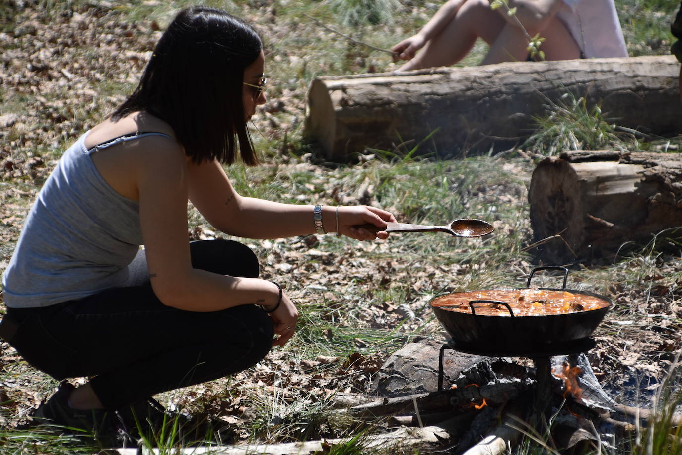 El prado de Clunia de Aguilar se llenó de familias y cuadrillas disfrutando juntos del día.