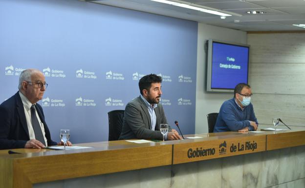 Imagen de la rueda de prensa de hoy, con Pedro Uruñuela, Alex Dorado y Jorge Fraile 