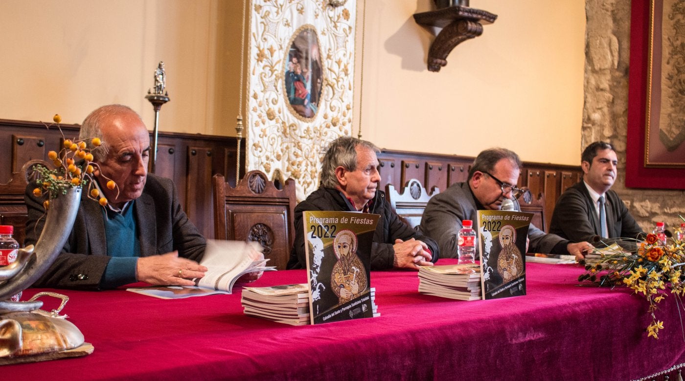 José Luis Ollero, José María Rodrigo, Francisco J. Suárez y David Mena presentaron el programa de la cofradía. 