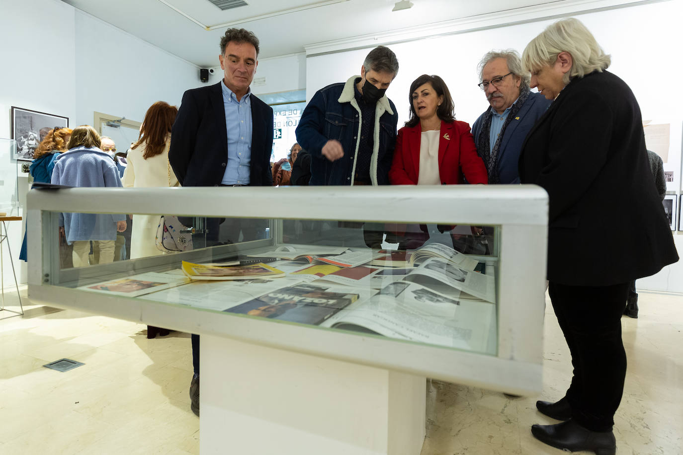 Fotos: Una exposición en la Biblioteca de La Rioja homenajea al poeta y periodista Roberto Iglesias