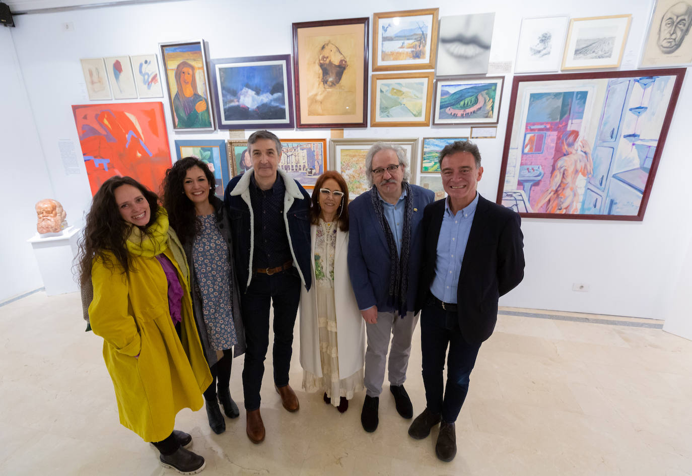 Fotos: Una exposición en la Biblioteca de La Rioja homenajea al poeta y periodista Roberto Iglesias