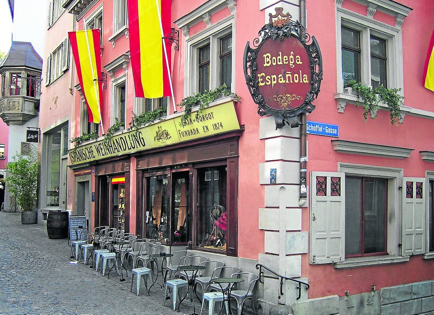 El restaurante y tienda de vinos Bodega Española, que lleva siglo y medio abierto en Zúrich. 