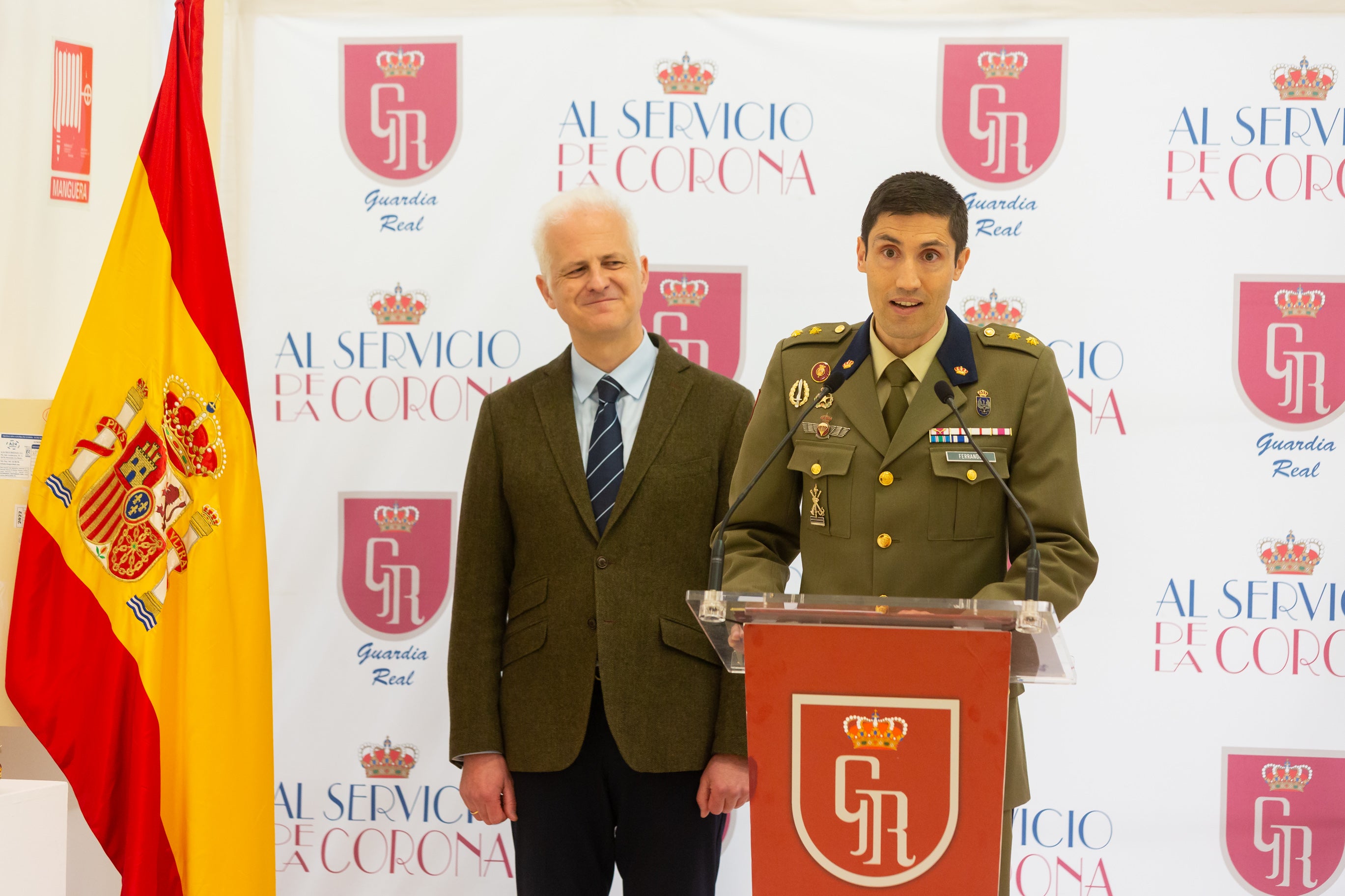 Fotos: La Guardia Real acerca su historia, desde 1504, en una muestra en el Ayuntamiento de Logroño