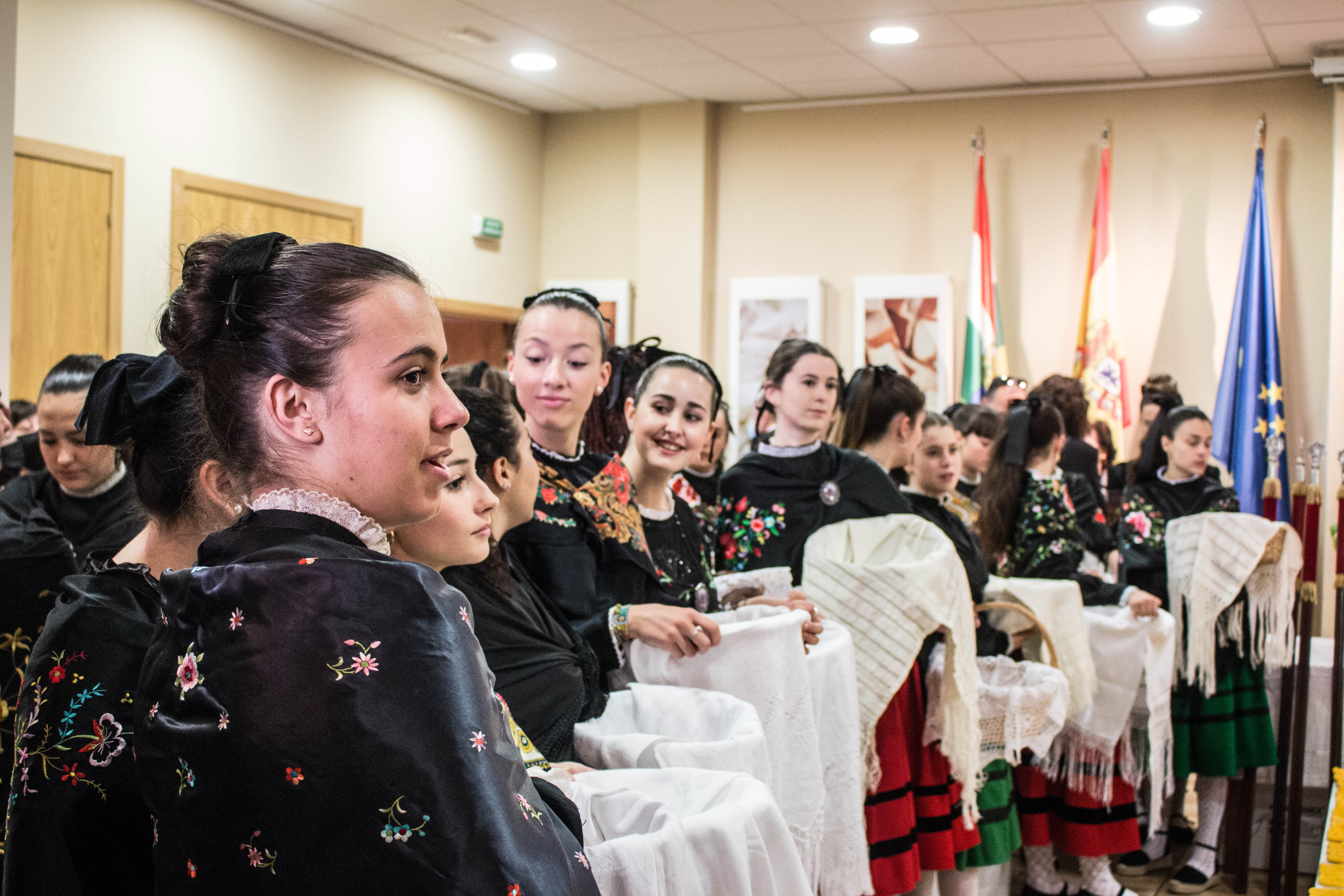 Fotos: La cofradía del Santo y las doncellas reparten en la mañana de este domingo el Pan del Santo