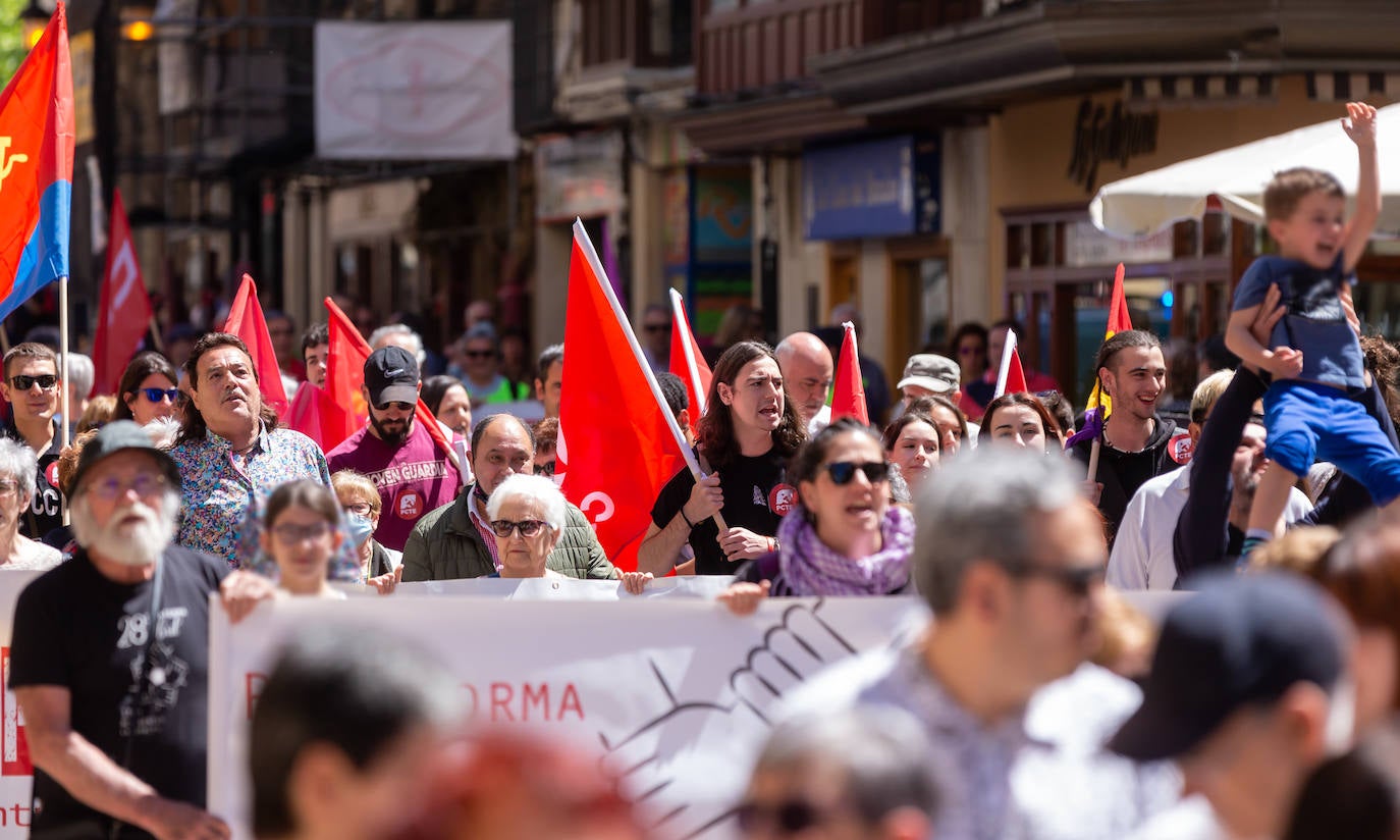 Fotos: Manifestación principal del Primero de Mayo en La Rioja