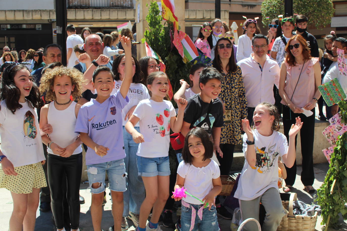 Fotos: Los Mayos de Lardero hacen bullir la plaza