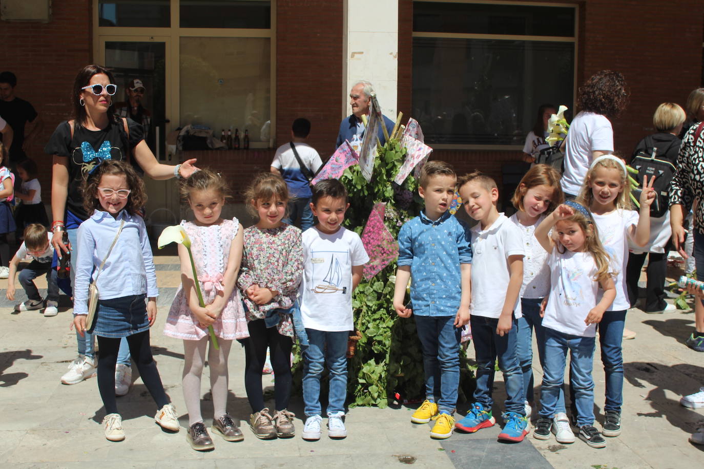 Fotos: Los Mayos de Lardero hacen bullir la plaza