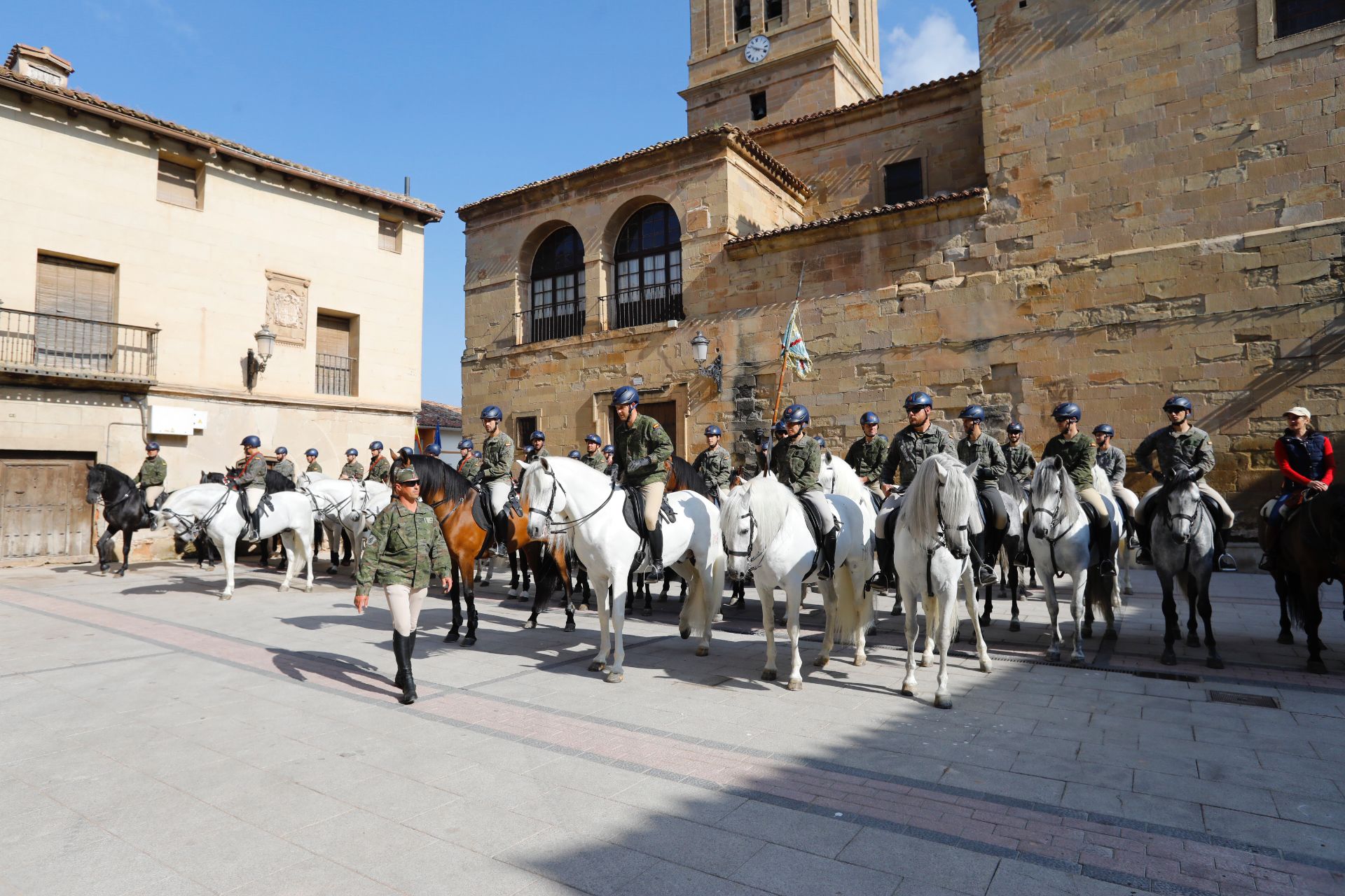 Fotos: La Guardia Real hace parada en Alberite