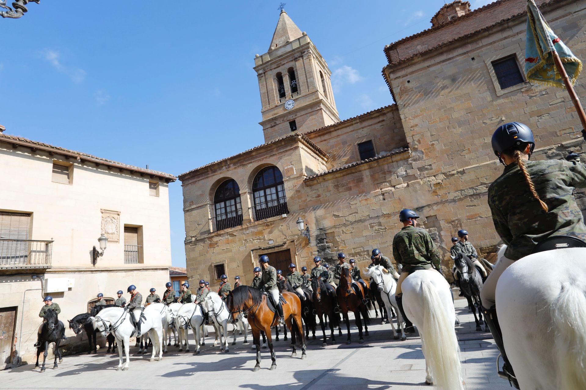 Fotos: La Guardia Real hace parada en Alberite