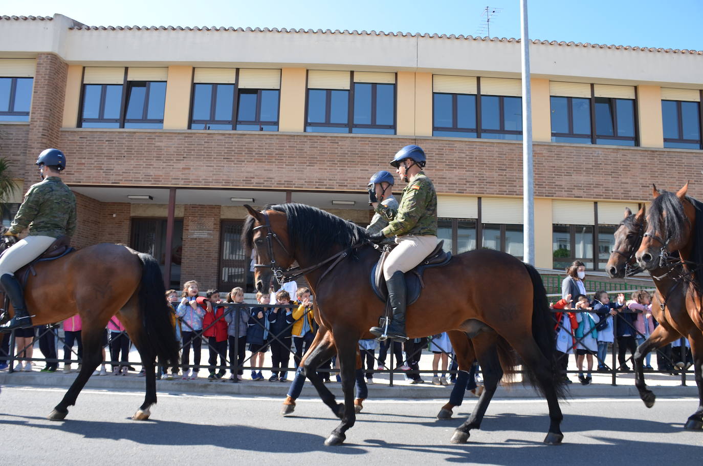 Fotos: Desfile de la Guardia Real a caballo por Calahorra