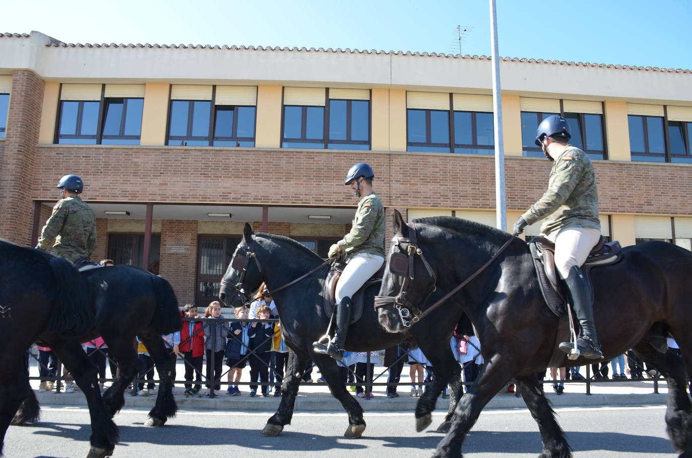 Fotos: Desfile de la Guardia Real a caballo por Calahorra