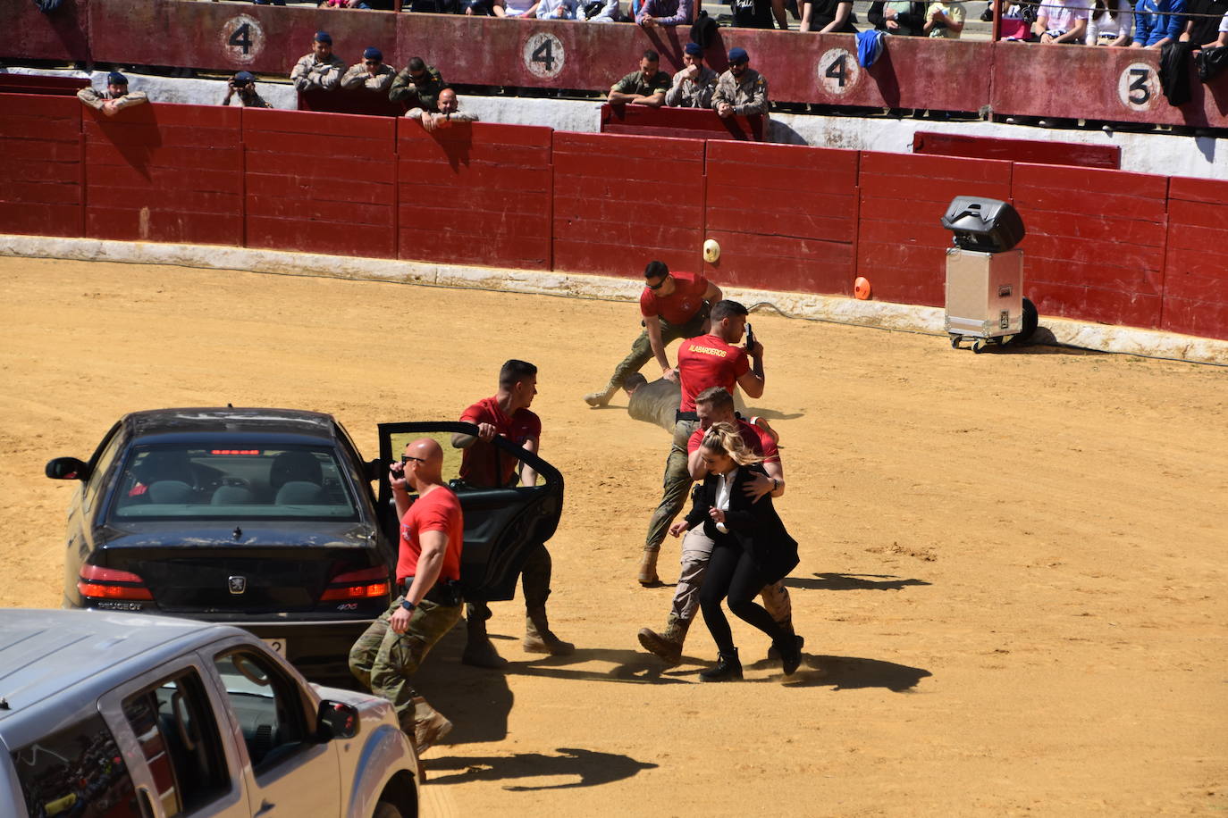 Fotos: Exhibición de la Guardia Real en la plaza de toros de Calahorra