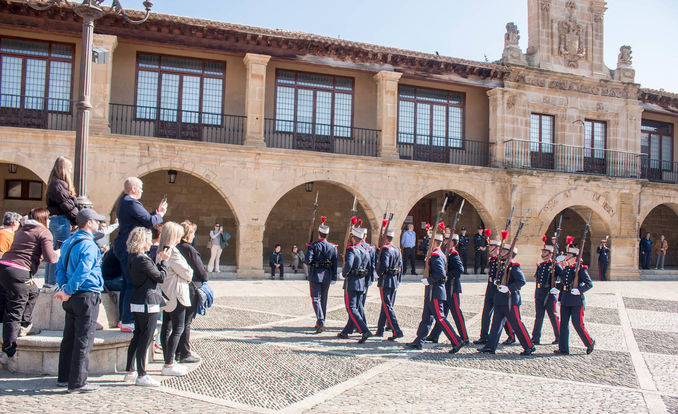 Fotos: La Guardia Real, en las calles de Santo Domingo de la Calzada