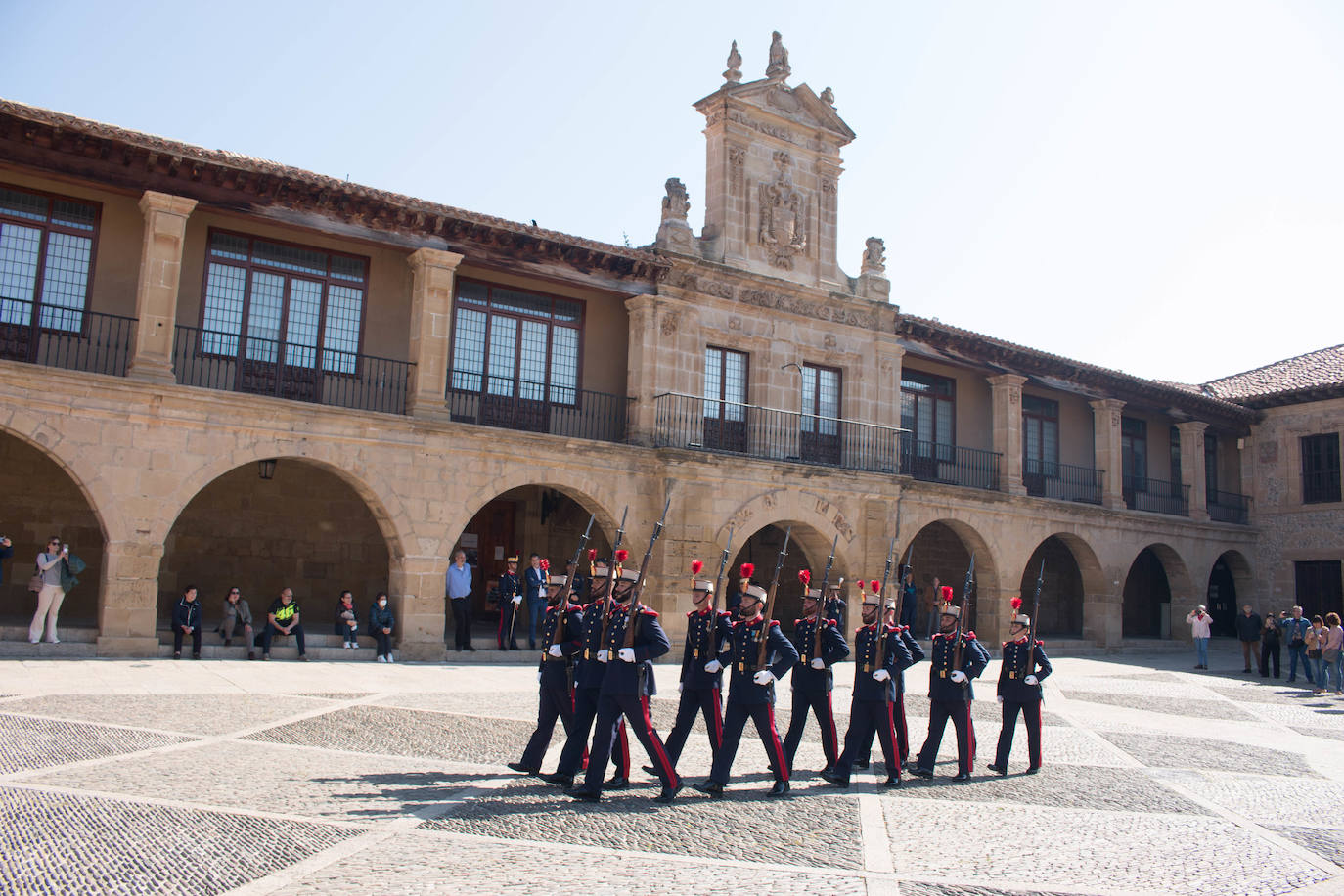 Fotos: La Guardia Real, en las calles de Santo Domingo de la Calzada