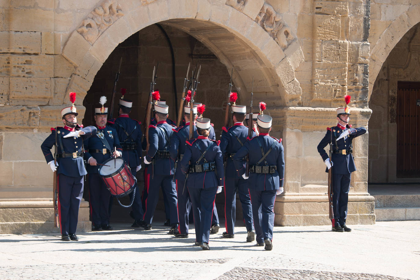 Fotos: La Guardia Real, en las calles de Santo Domingo de la Calzada
