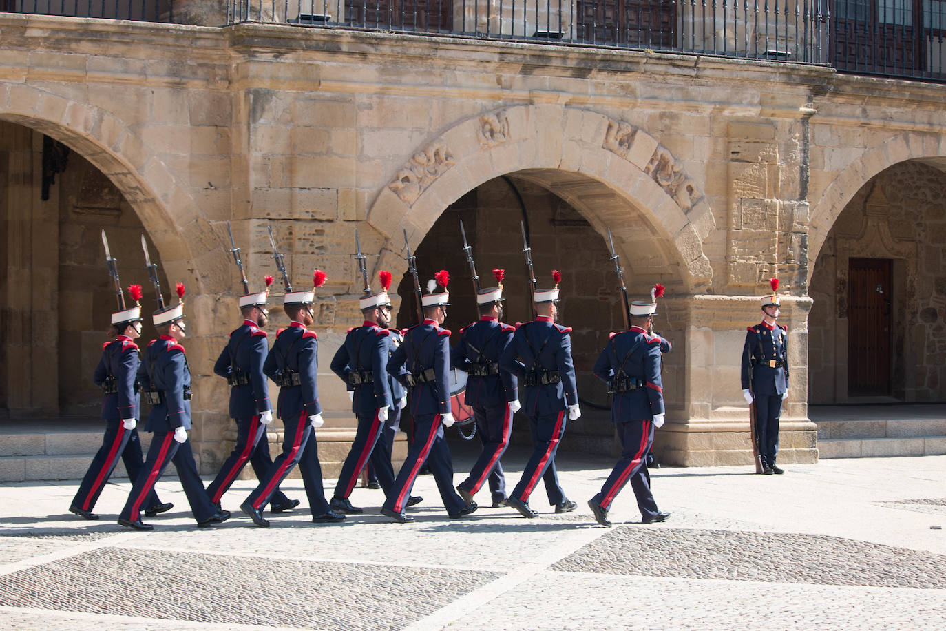 Fotos: La Guardia Real, en las calles de Santo Domingo de la Calzada