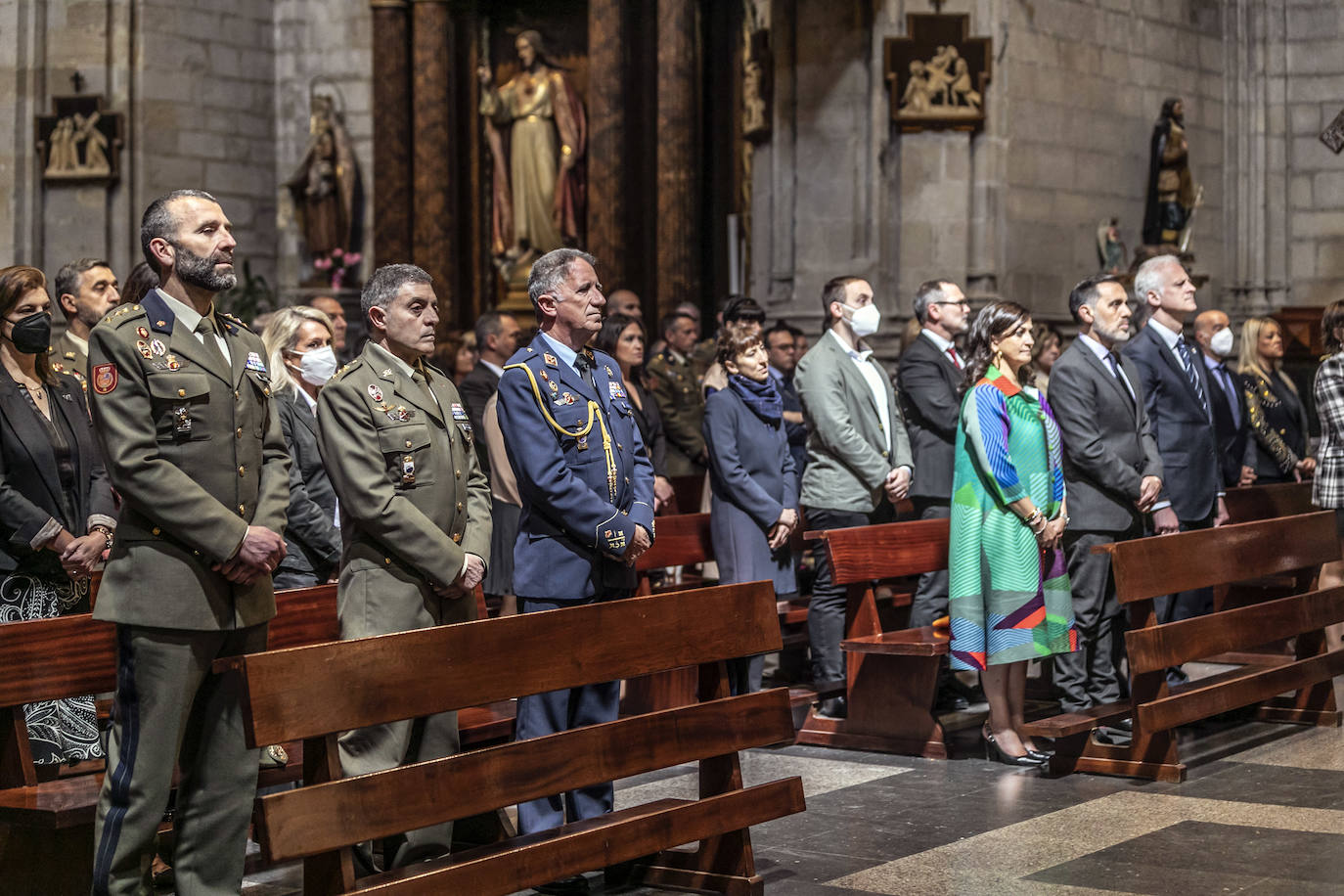 Fotos: La Guardia Real desfila por el centro de Logroño