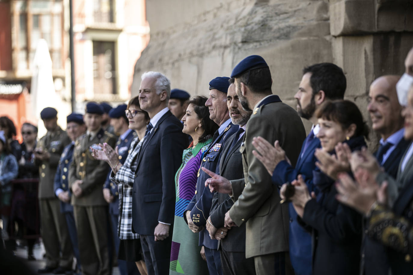 Fotos: La Guardia Real desfila por el centro de Logroño