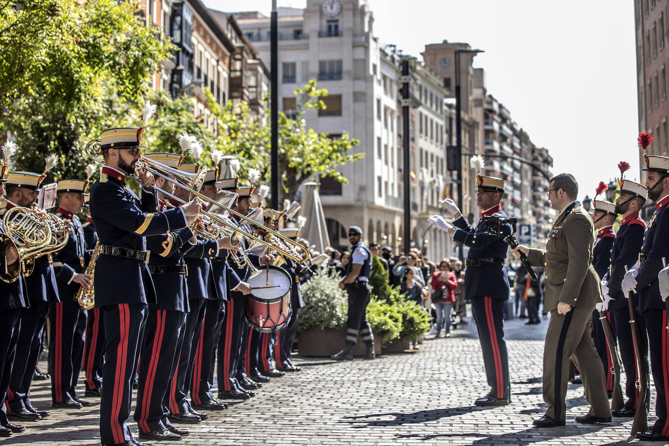 Fotos: La Guardia Real desfila por el centro de Logroño