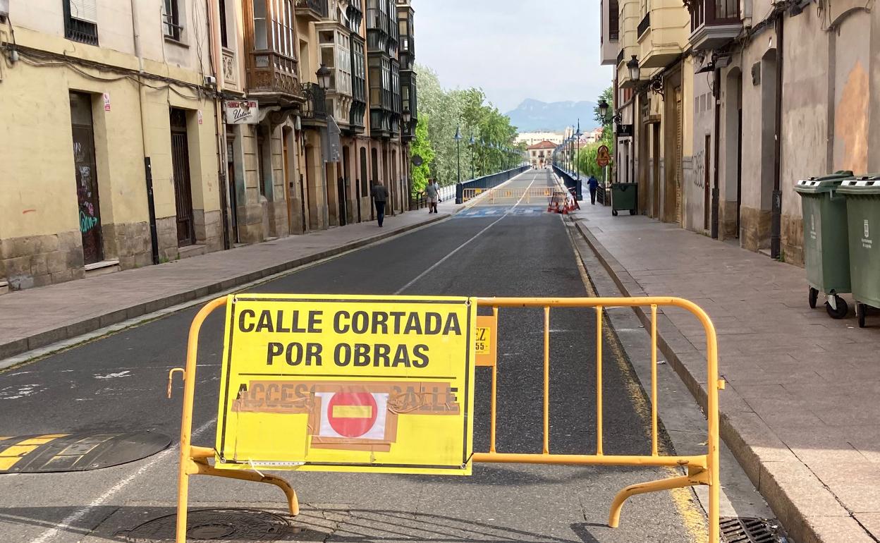 El Puente de Hierro, cortado por obras. 