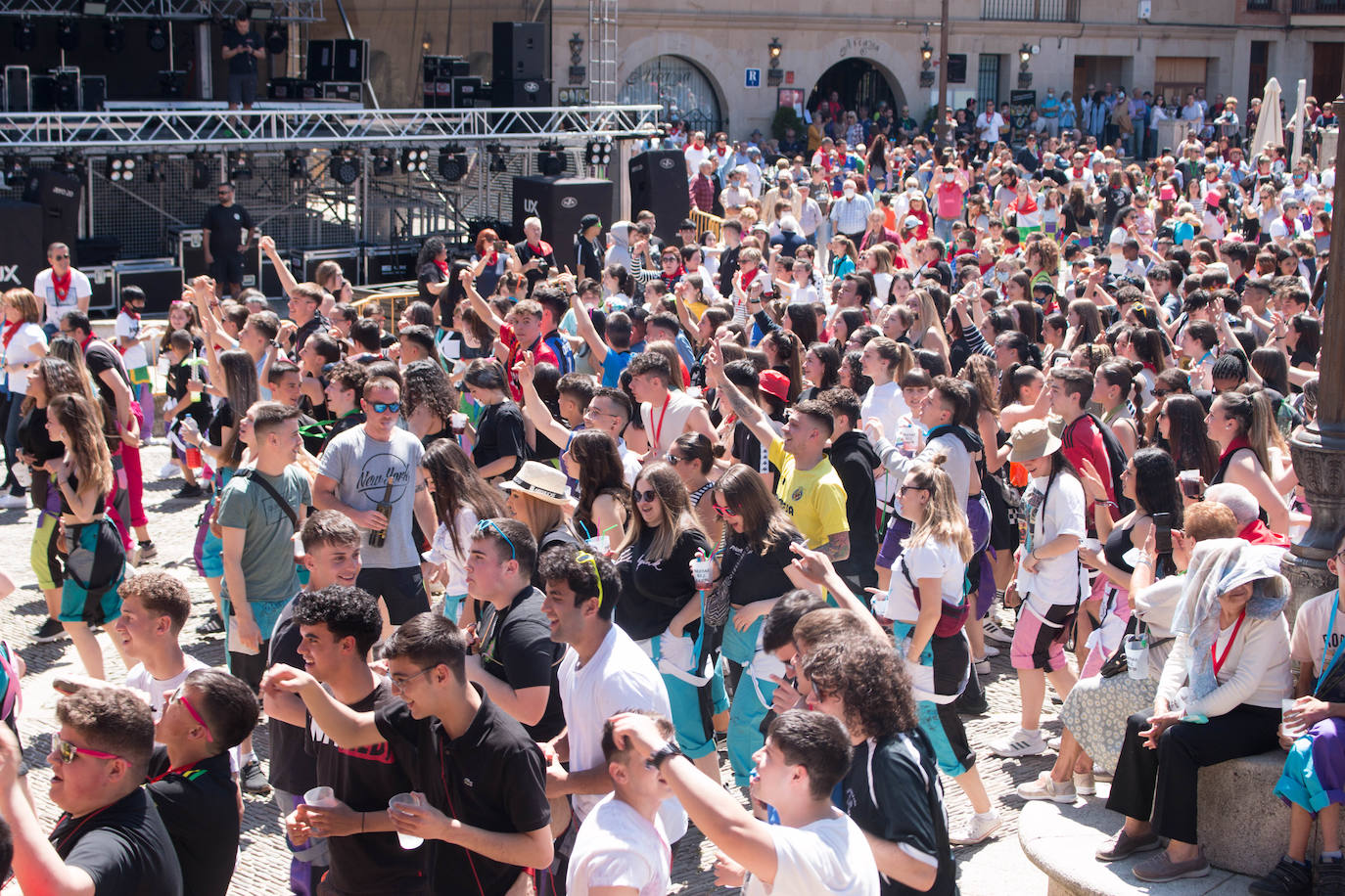 Fotos: Santo Domingo de la Calzada dispara el cohete de sus fiestas del Santo