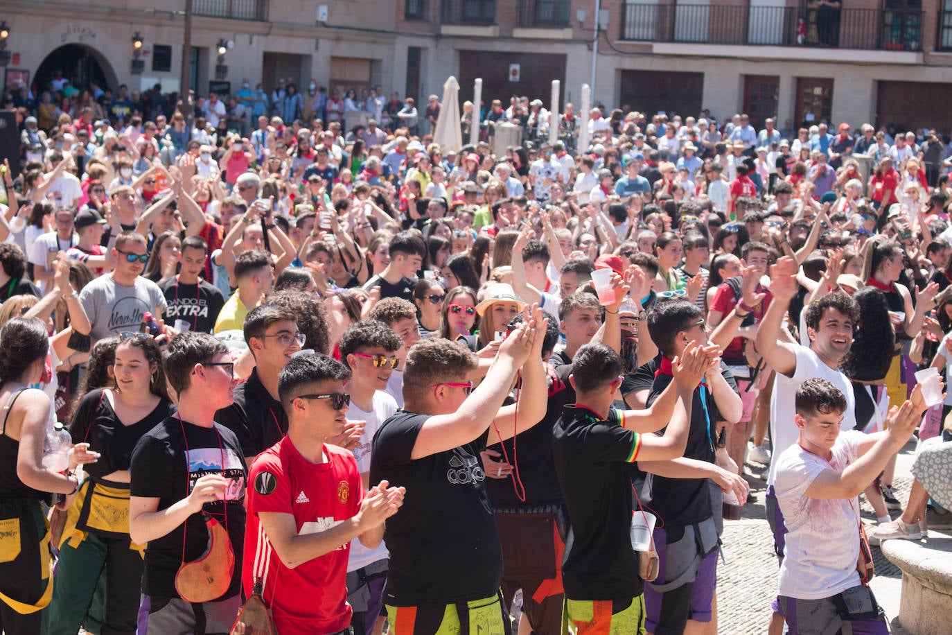 Fotos: Santo Domingo de la Calzada dispara el cohete de sus fiestas del Santo