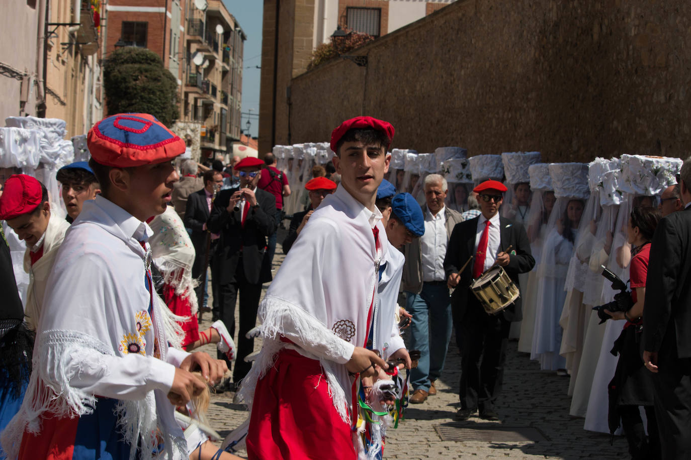 Fotos: Procesión de las doncellas en Santo Domingo de la Calzada