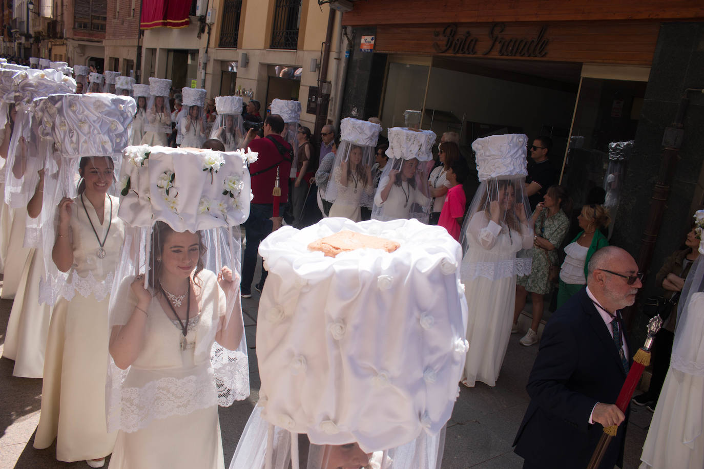 Fotos: Procesión de las doncellas en Santo Domingo de la Calzada