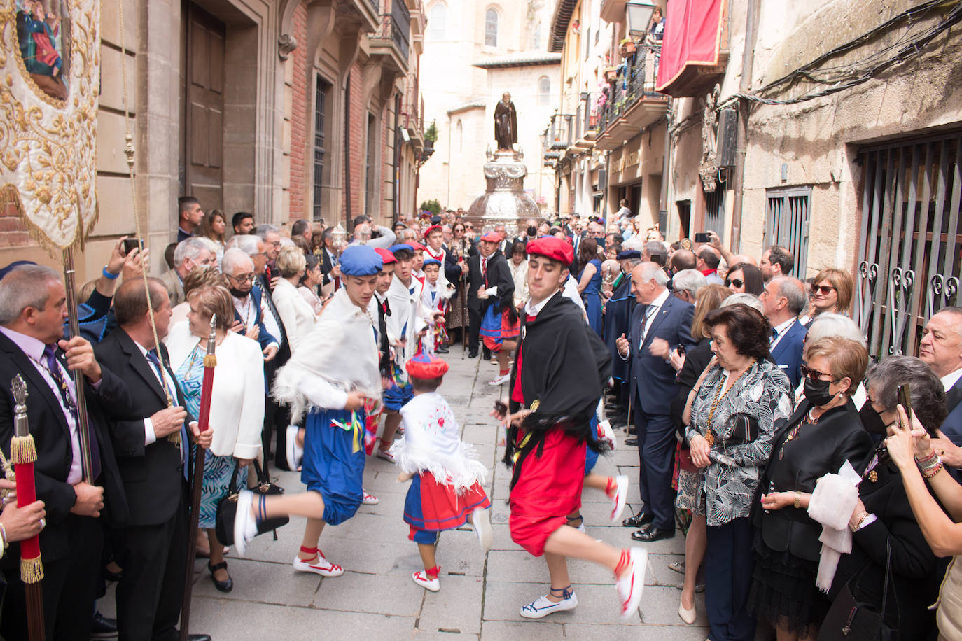 Fotos: Almuerzo y procesión del Santo en la festividad de Santo Domingo de la Calzada