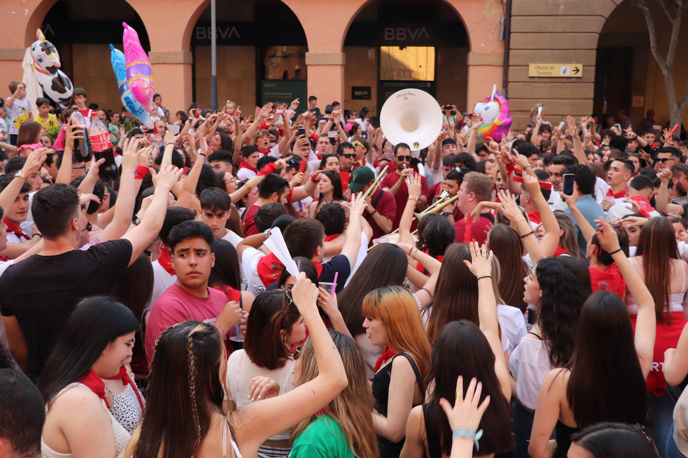 Fotos: Alegría en Alfaro en el arranque de las fiestas de Primavera