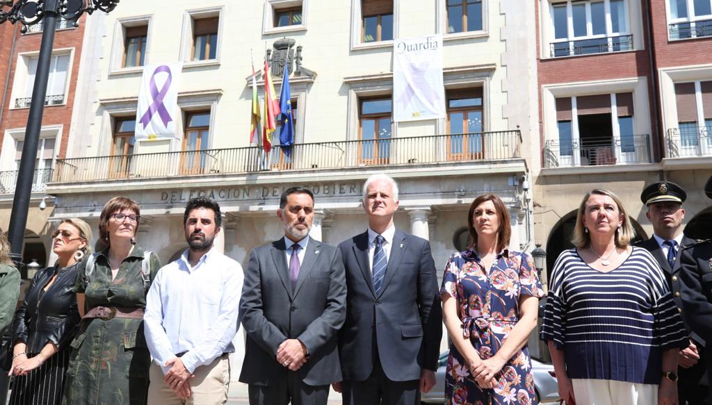 Minuto de silencio frente a la Delegación del Gobierno. 