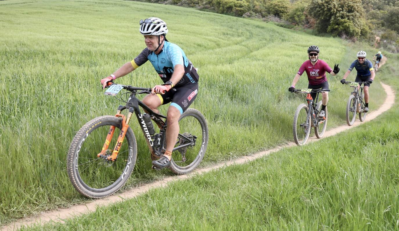 Fotos: Hans Becking gana la segunda etapa de La Rioja Bike Race