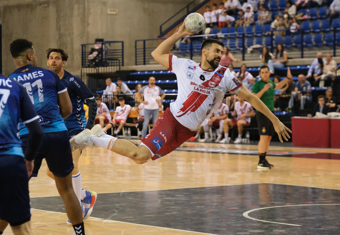 Fotos: La victoria del Logroño ante el Benidorm le acerca a Europa