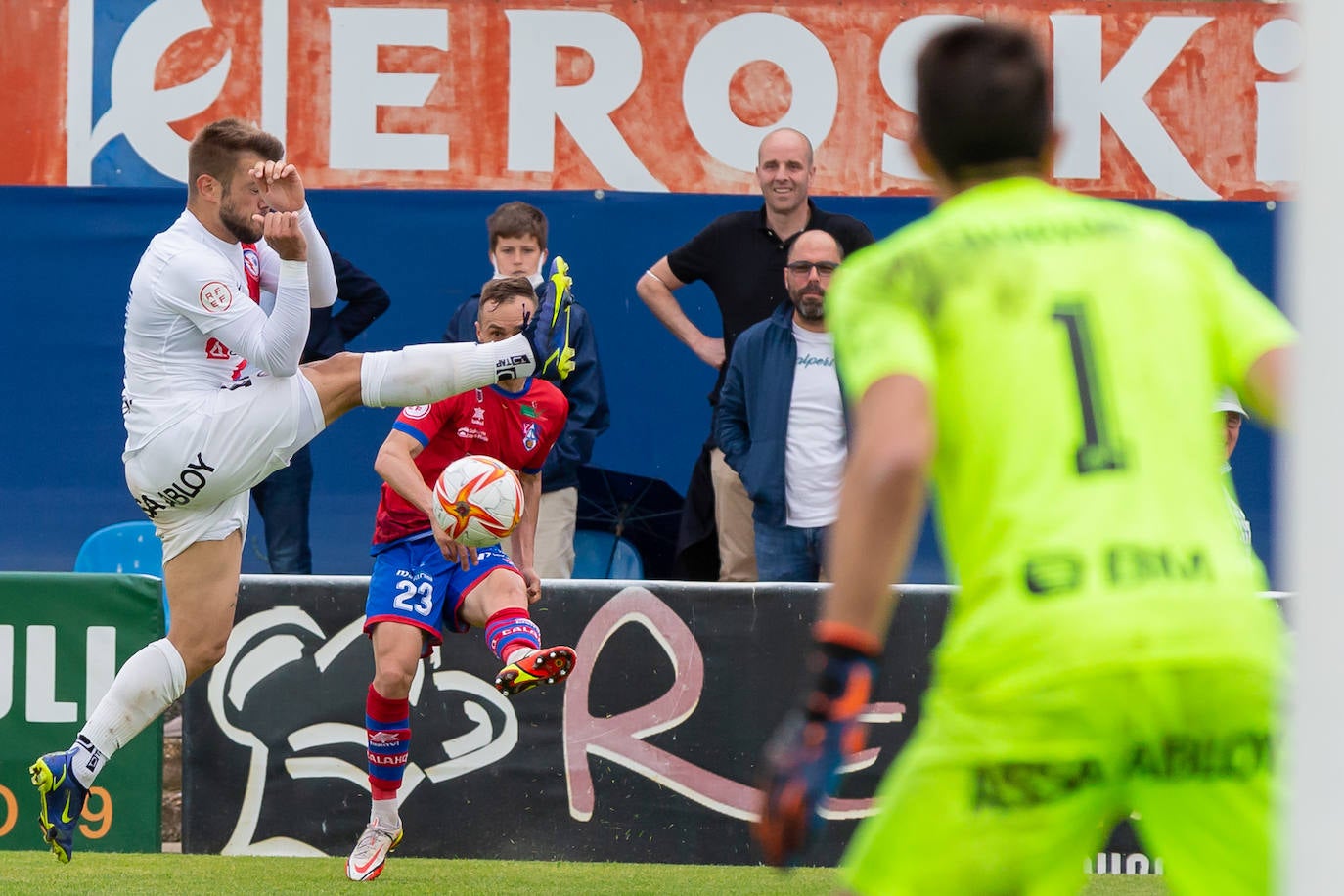 Fotos: El Calahorra cae ante el Rayo Majadahonda