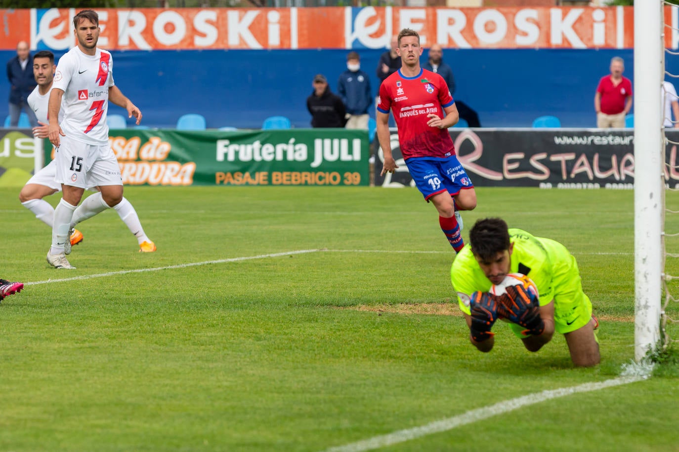 Fotos: El Calahorra cae ante el Rayo Majadahonda